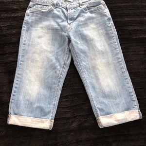 Women’s Levi Strauss Capris